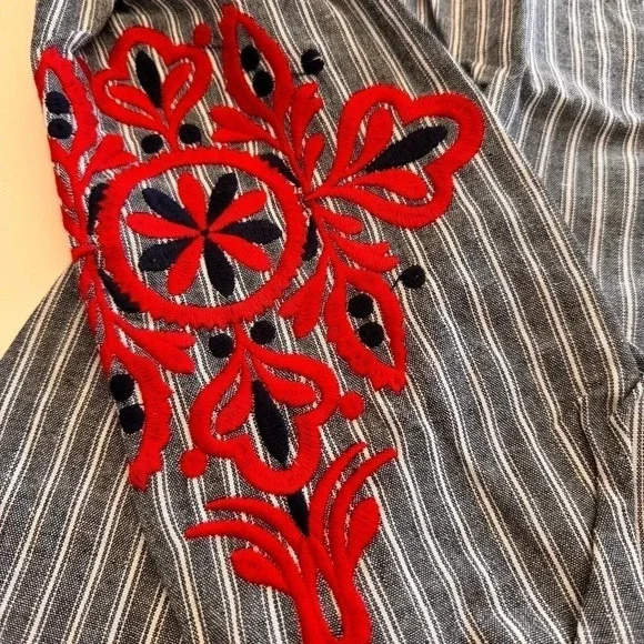 Free the Roses-NWT-Long Sleeve-Plunge Neckline- Embroidered Sleeves-Mini Puff- L - Picture 3 of 11